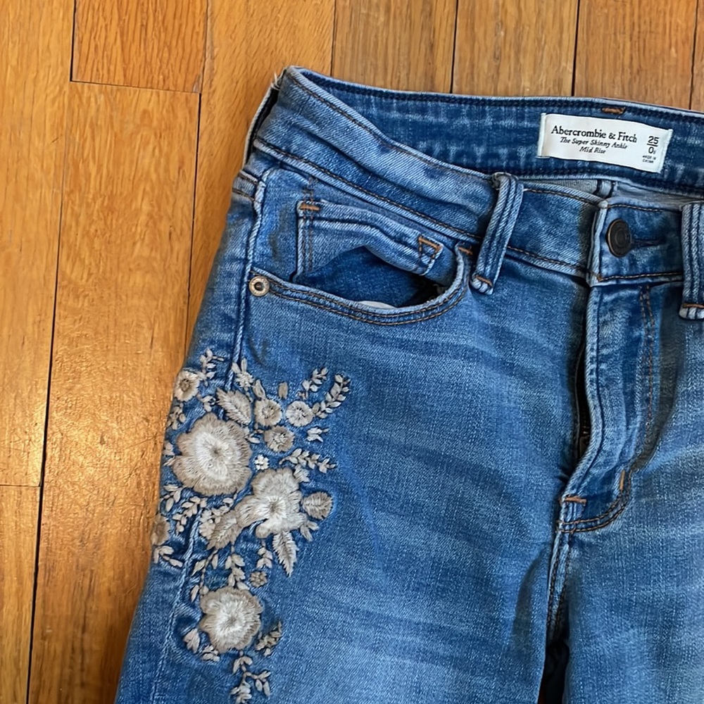 Abercrombie embroidered mid-rise ankle skinny jeans